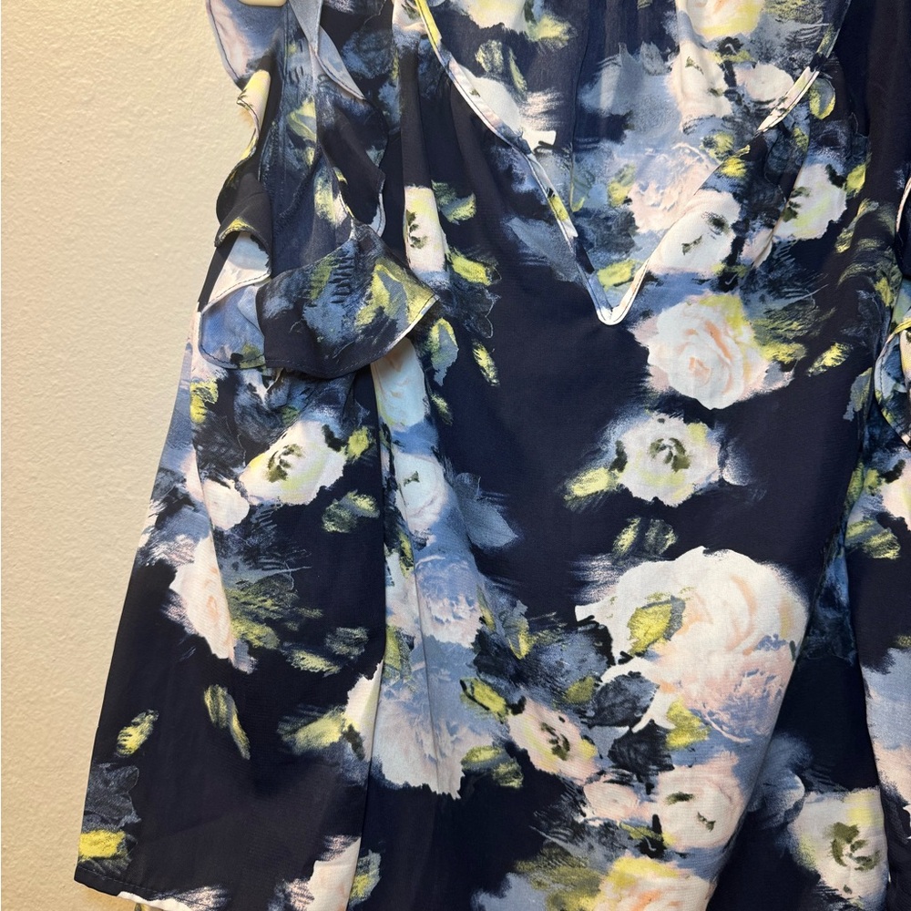 Gibson Navy Floral Ruffle Sleeve Blouse with White Roses - Picture 3 of 12